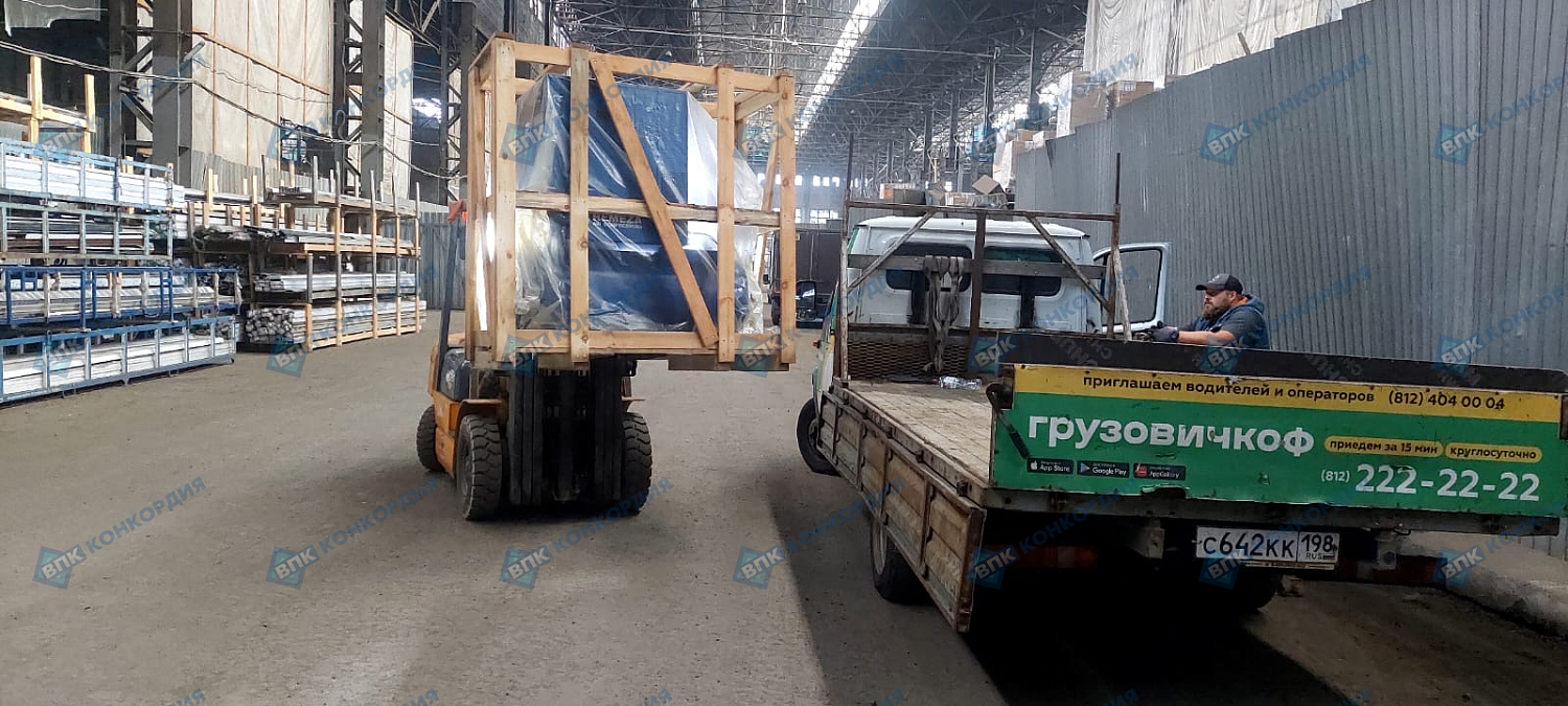 Отгрузка винтового компрессора Remeza ВК10Т-10-270 в г. Санкт-Петербург