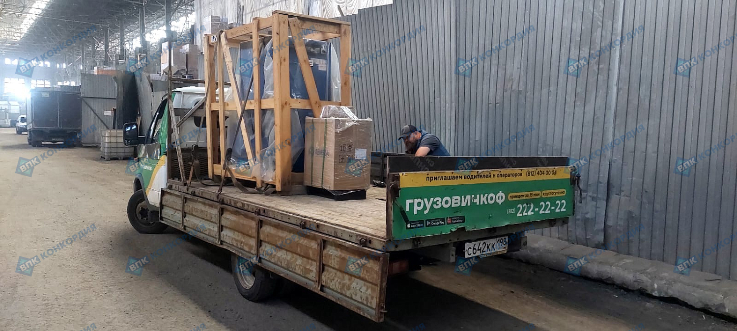 Отгрузка винтового компрессора Remeza ВК10Т-10-270 в г. Санкт-Петербург