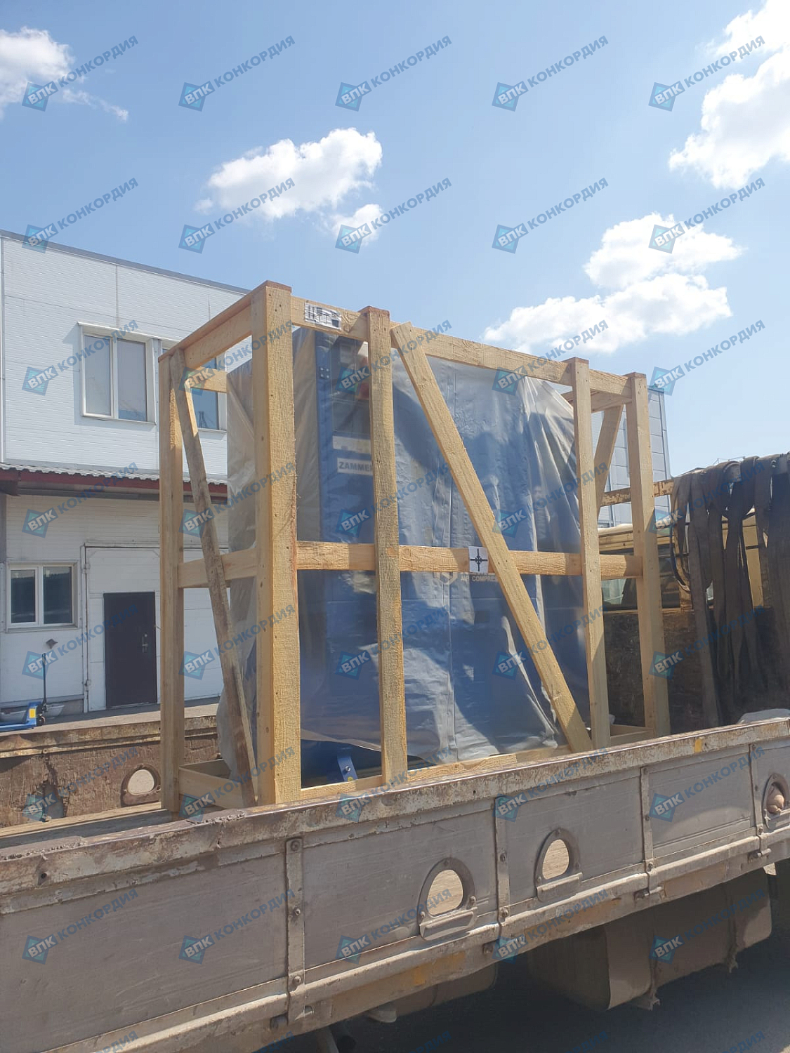 Отгрузка винтового компрессора ZAMMER SKTG15V-16-500/O2 в г. Красноярск