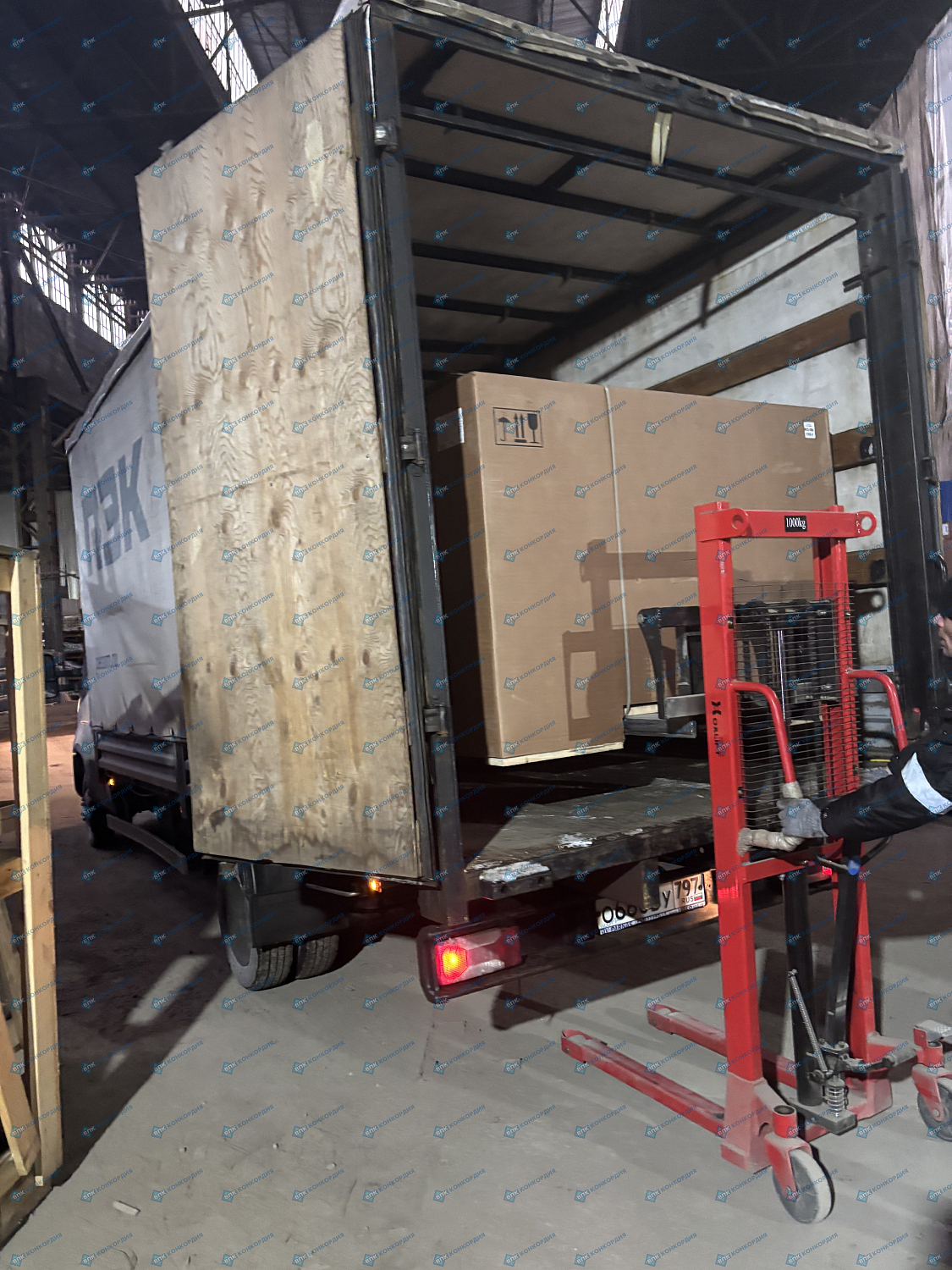 Отгрузка винтового компрессора Remeza ВК4А-10-200-1 в г. Санкт-Петербург