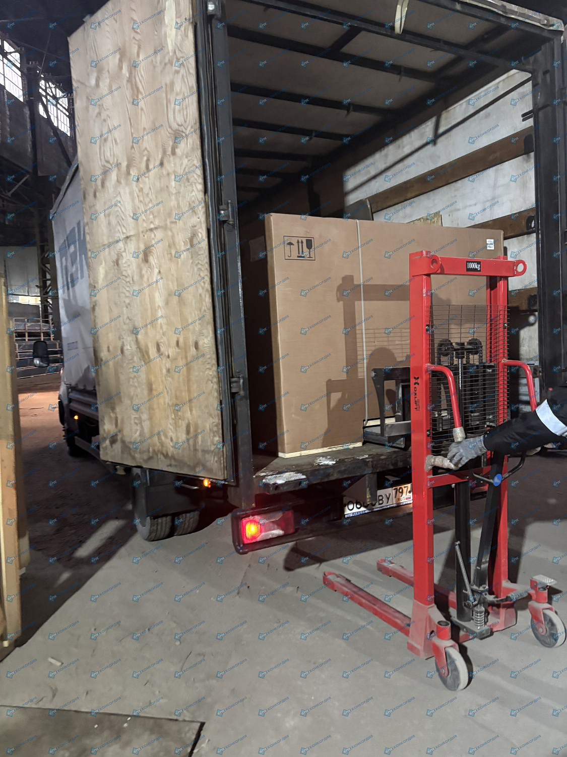 Отгрузка винтового компрессора Remeza ВК4А-10-200-1 в г. Санкт-Петербург